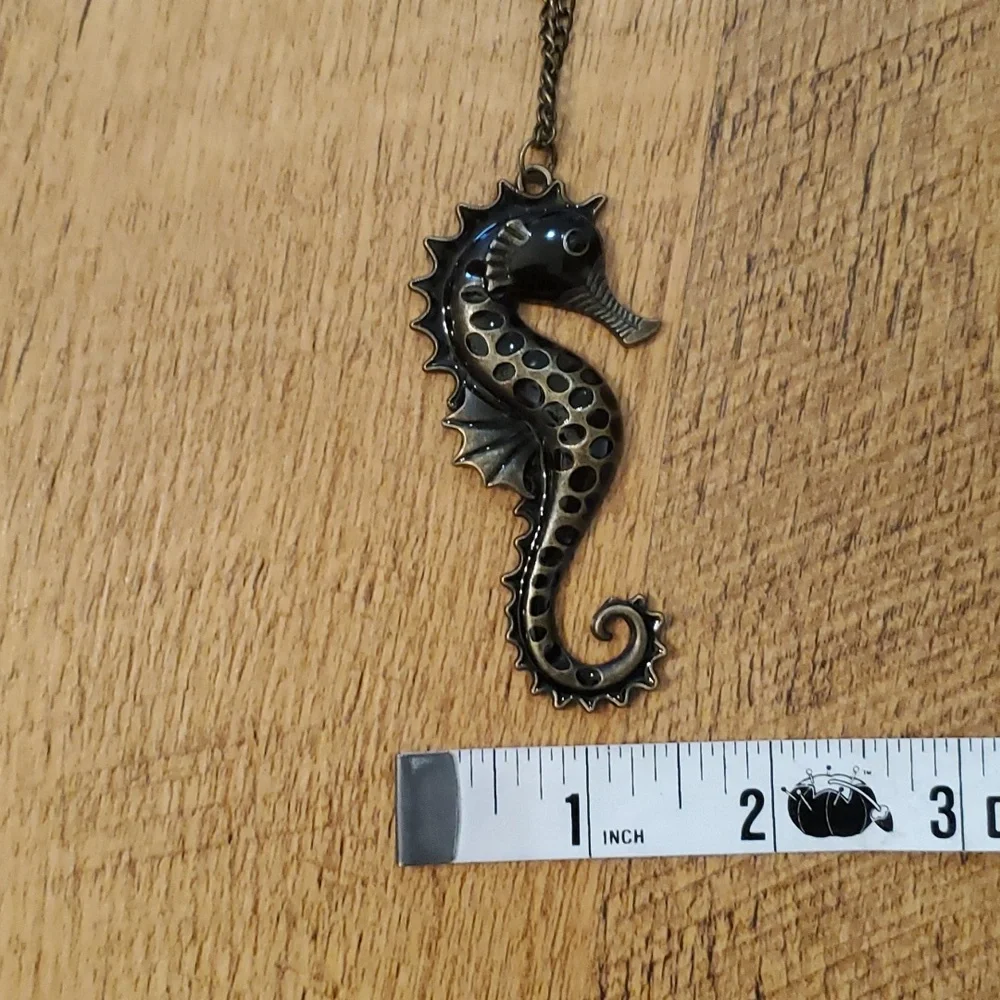 Long Chain Metal Seahorse Necklace‎